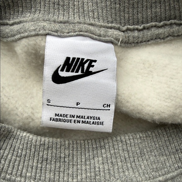 Nike Heather Gray cropped Crewneck Sweatshirt - Picture 3 of 9